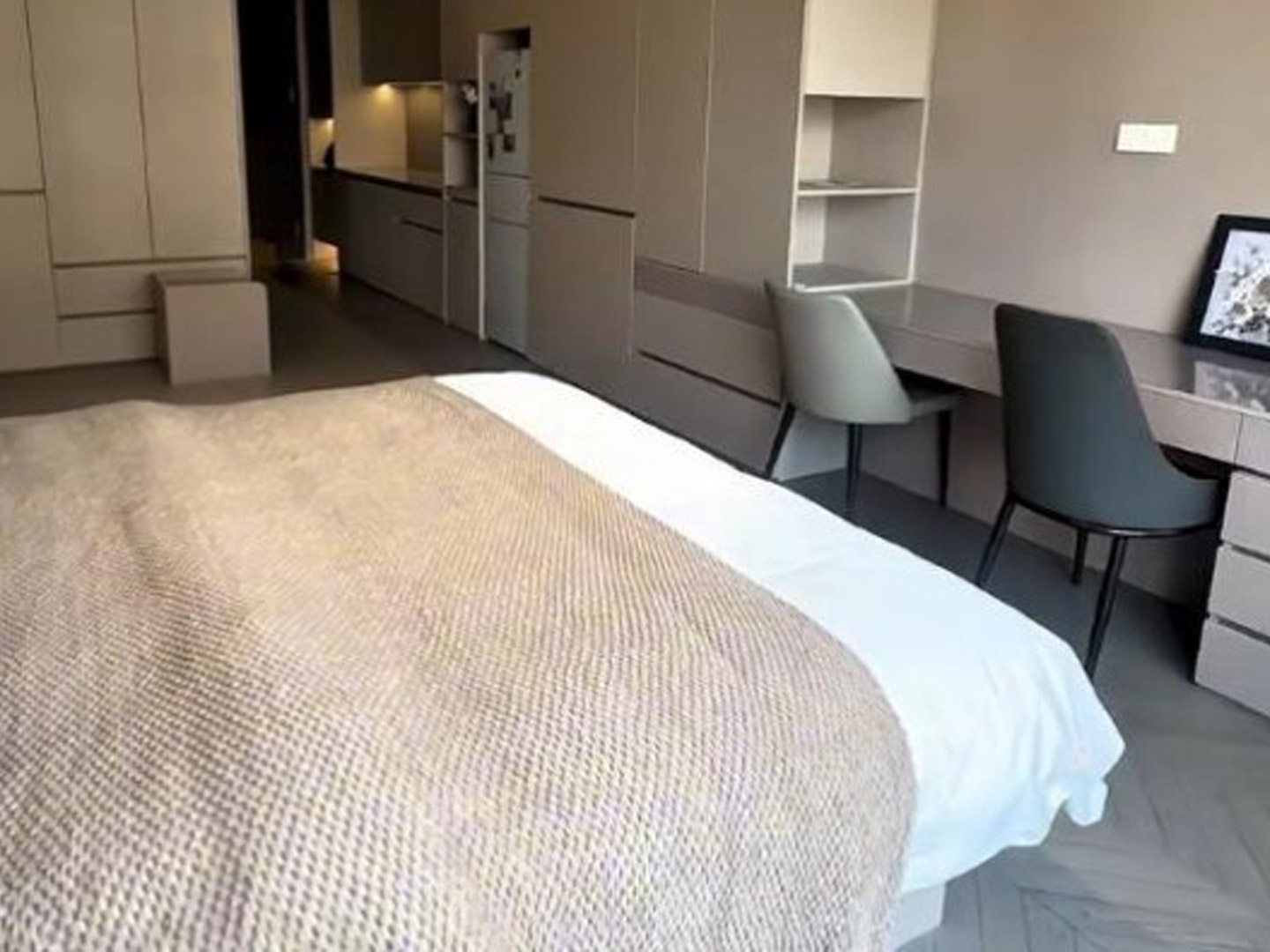 Hotel Apartment Furniture Customization and Production Factory G83
