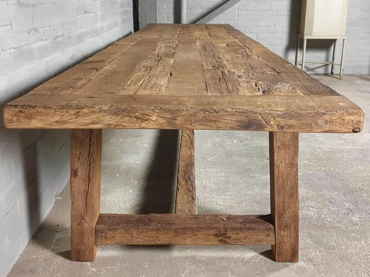 table F009 (1).jpg