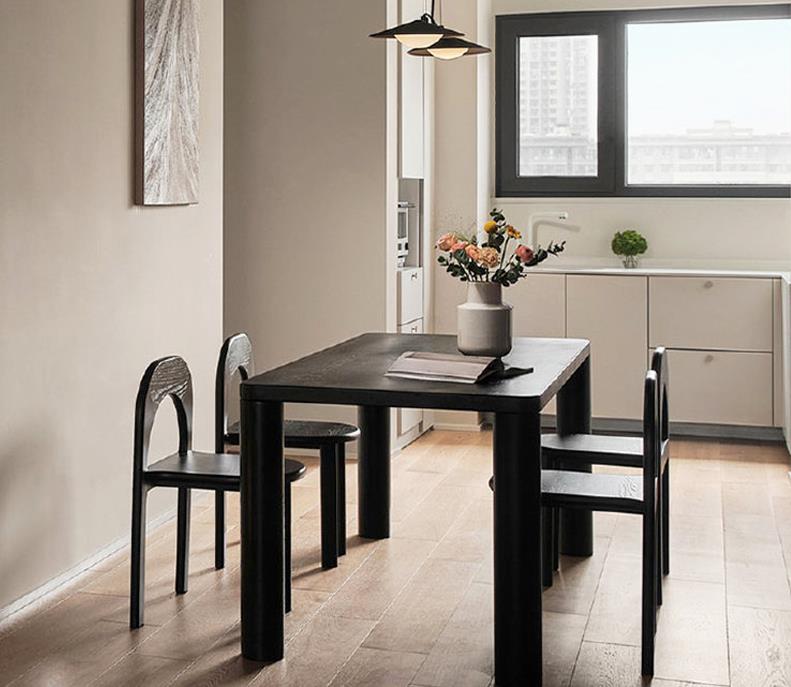 Second-hand solid wood dining table and chairs F195