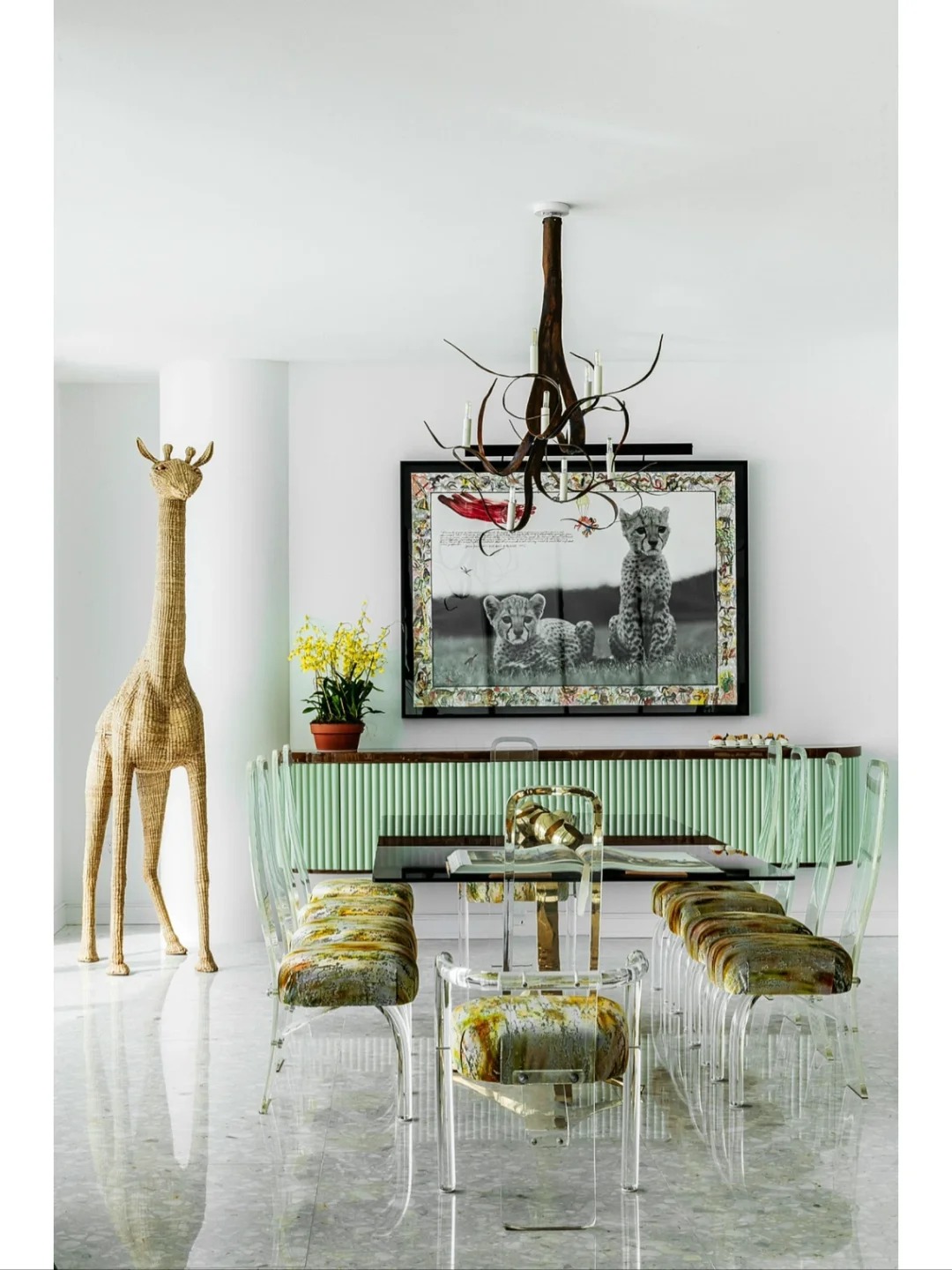 Art-filled residence