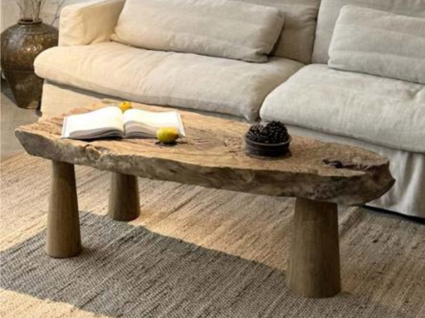 Coffee table in the living room of the model apartment Q-319