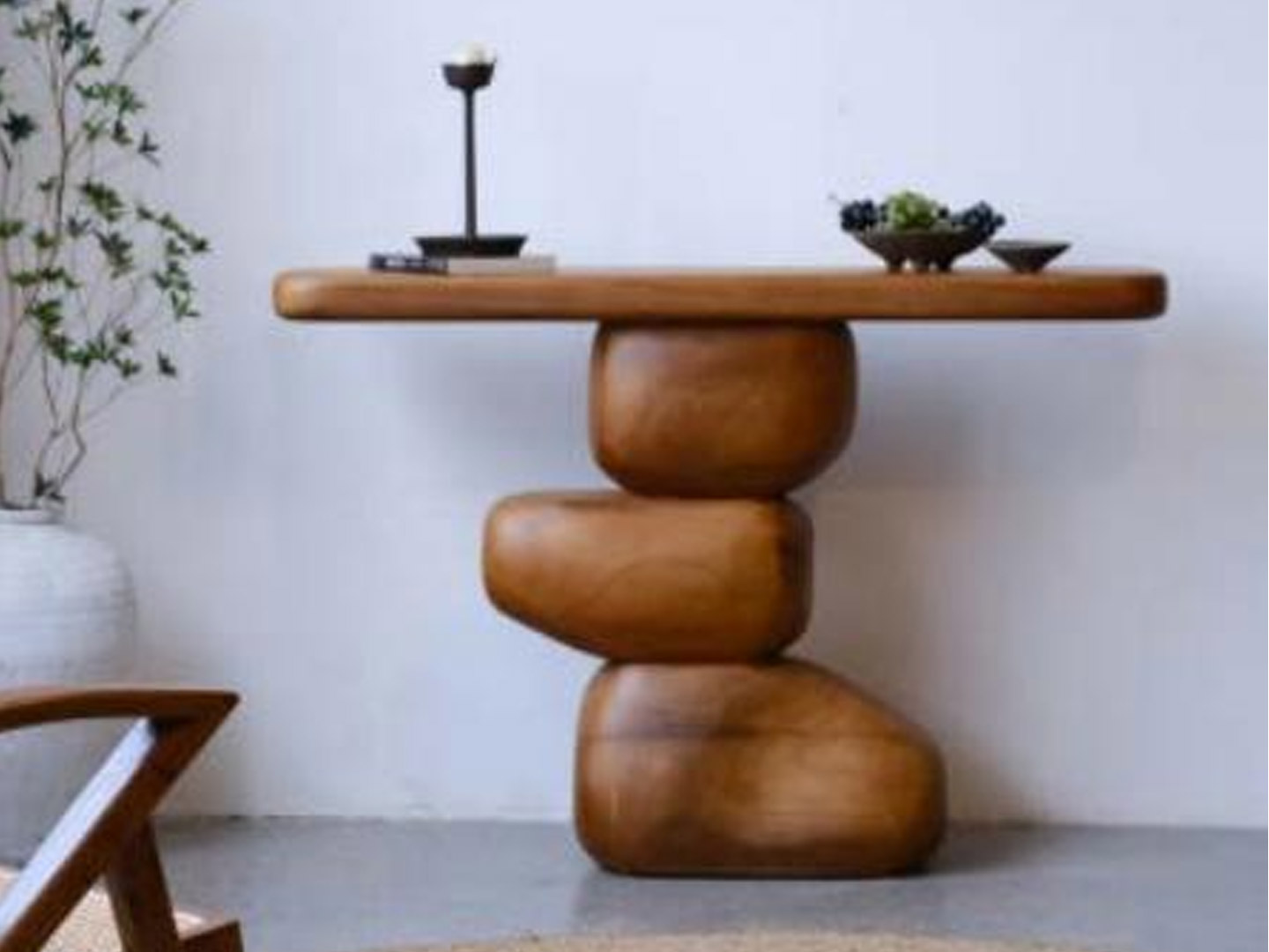 Modern simple homestay living room entrance tab...