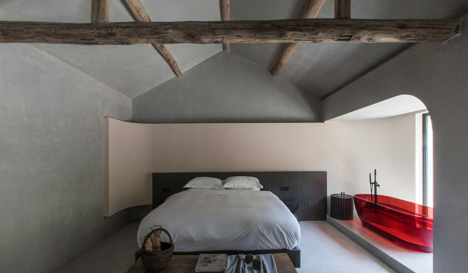 A B&B hotel case in the Wabi-sabi style