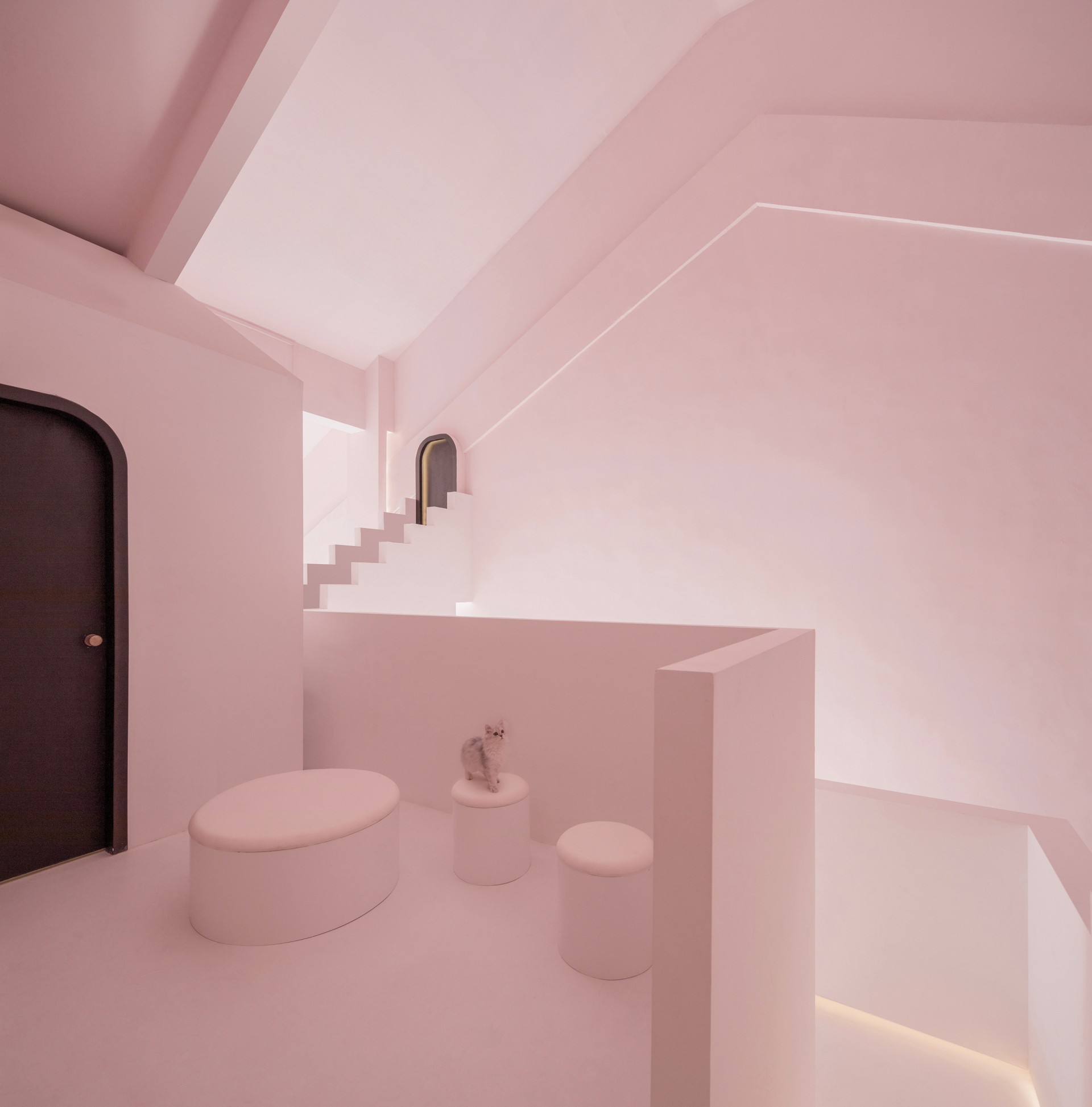 Dream Holiday Hotel: A pink fairy tale world for girls