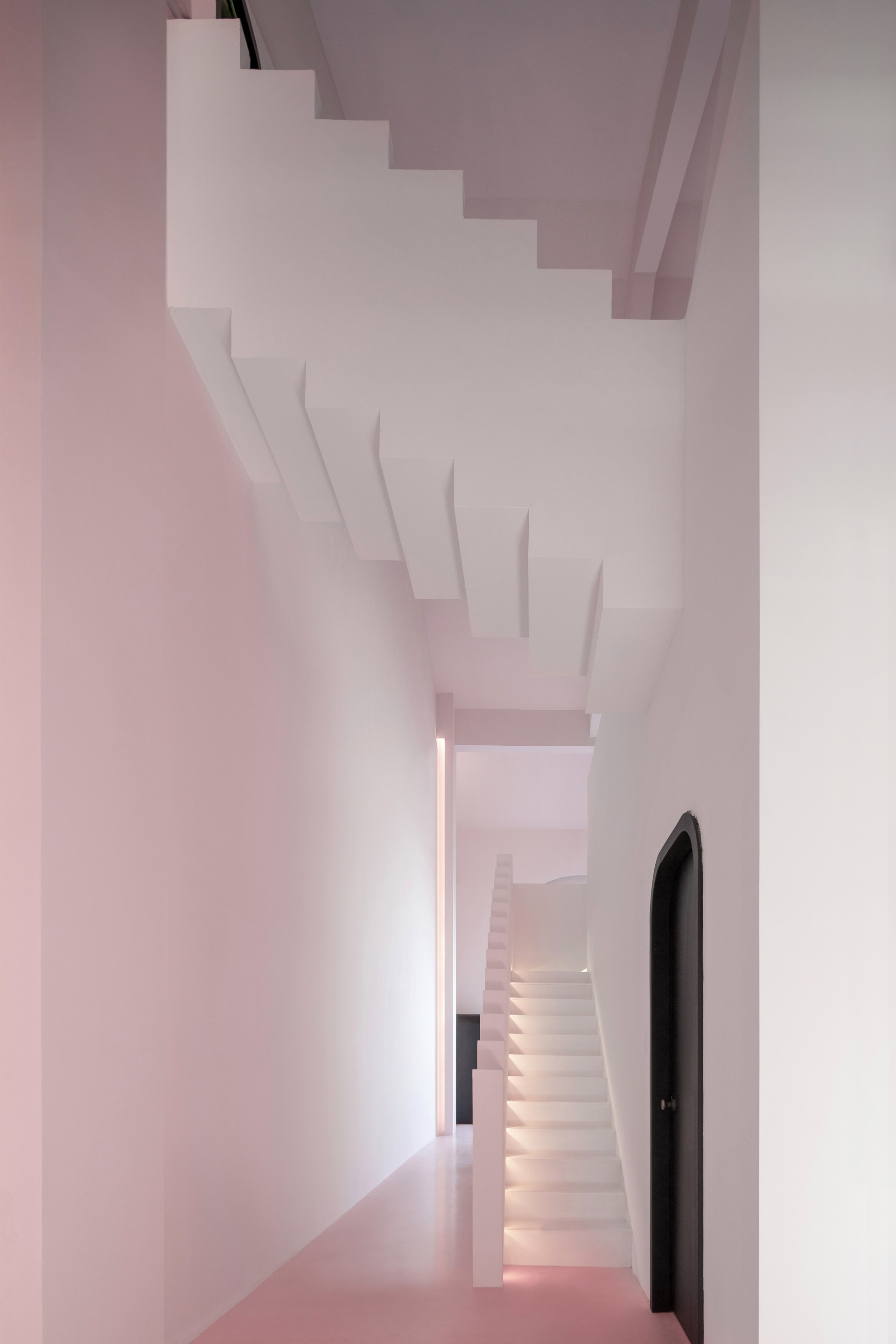 Dream Holiday Hotel: A pink fairy tale world for girls