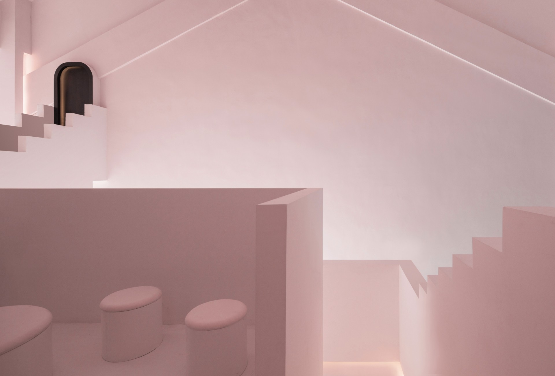 Dream Holiday Hotel: A pink fairy tale world for girls