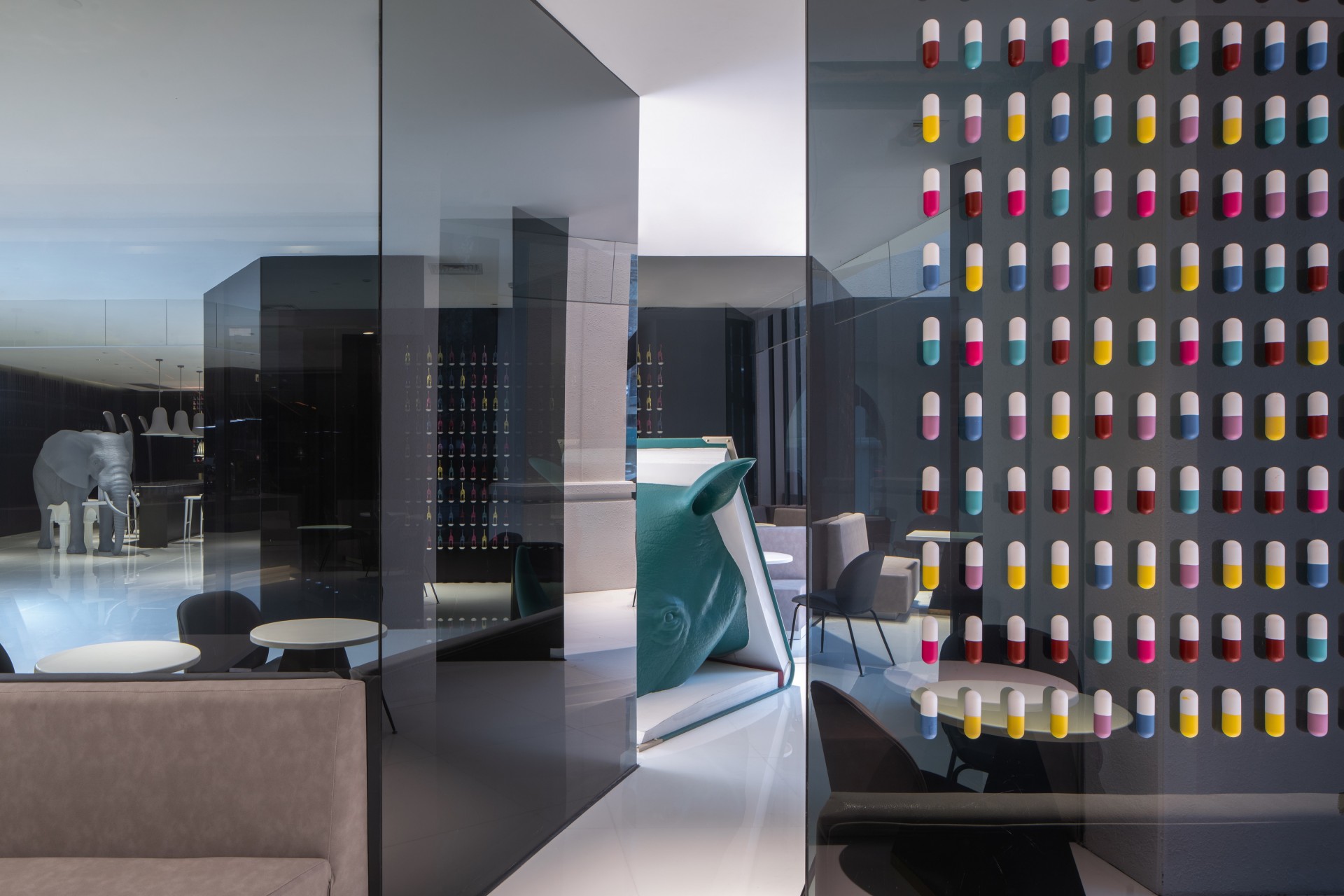 Fashion Art Theme Holiday Hotel Case