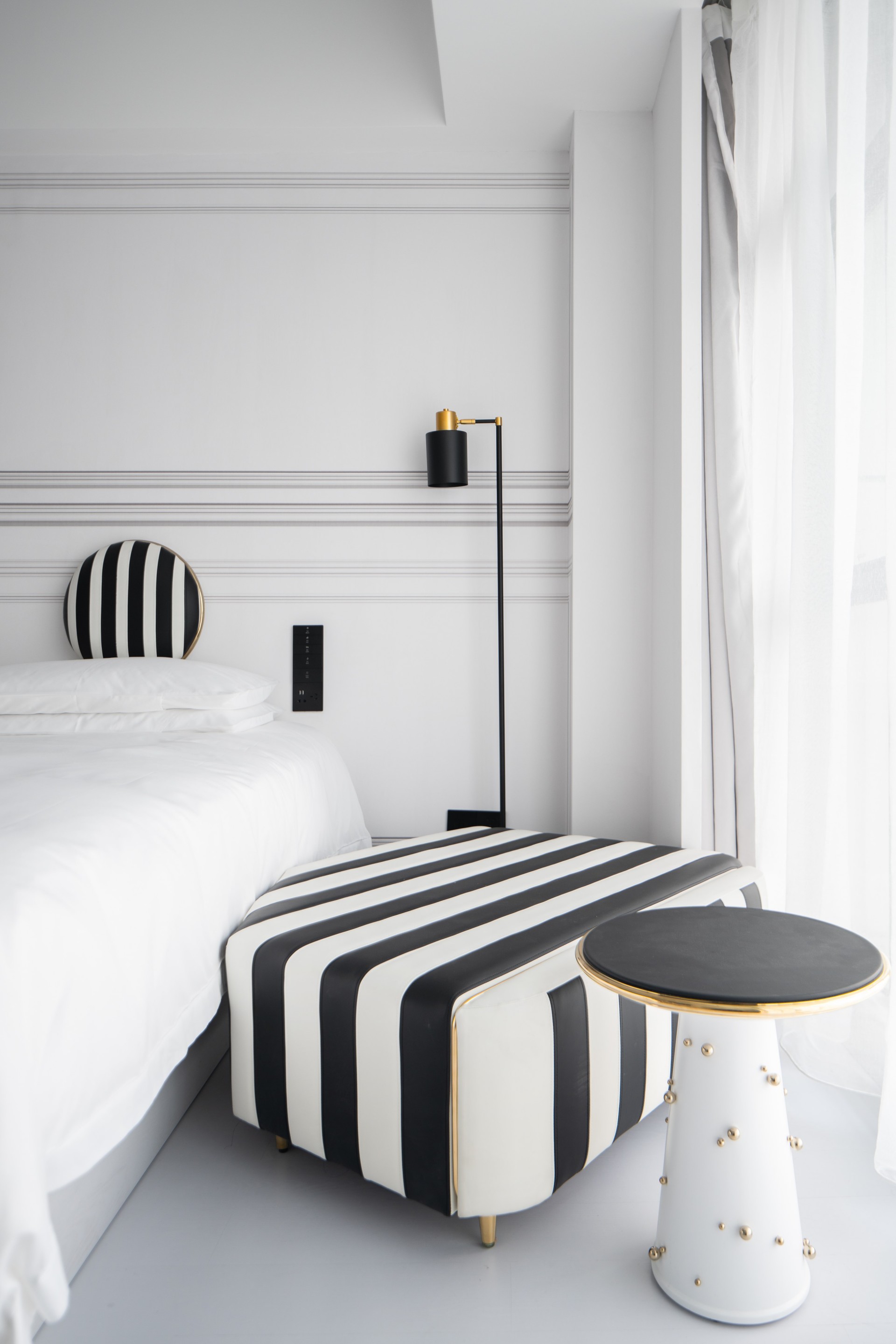 Fashion Art Theme Holiday Hotel Case