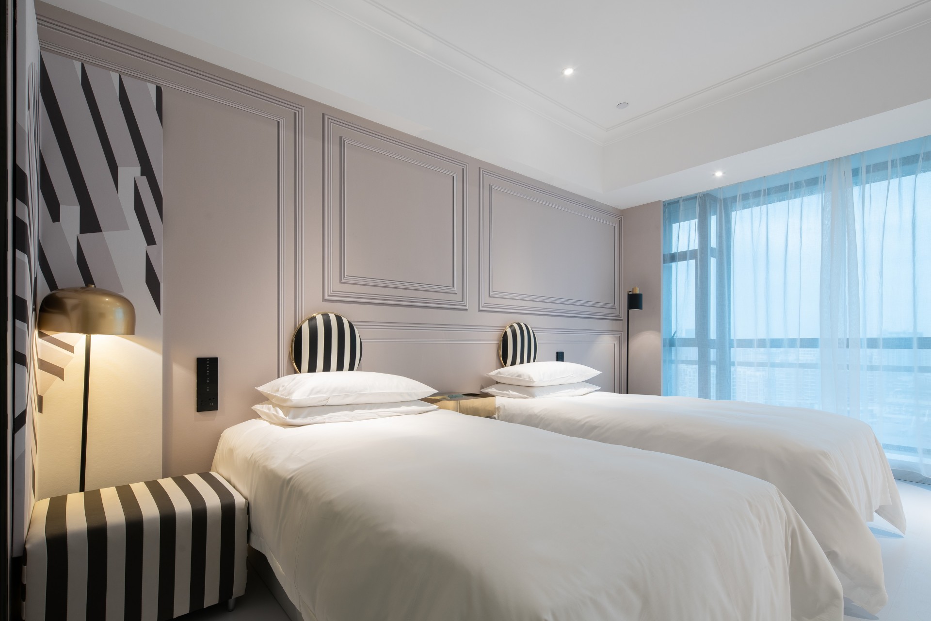 Fashion Art Theme Holiday Hotel Case