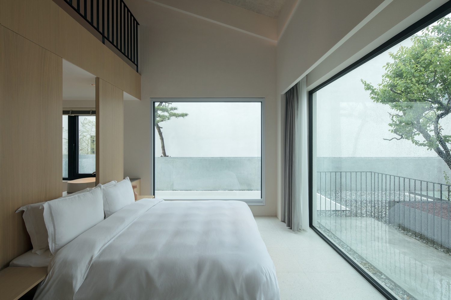 Fashion and leisure resort hotel case
