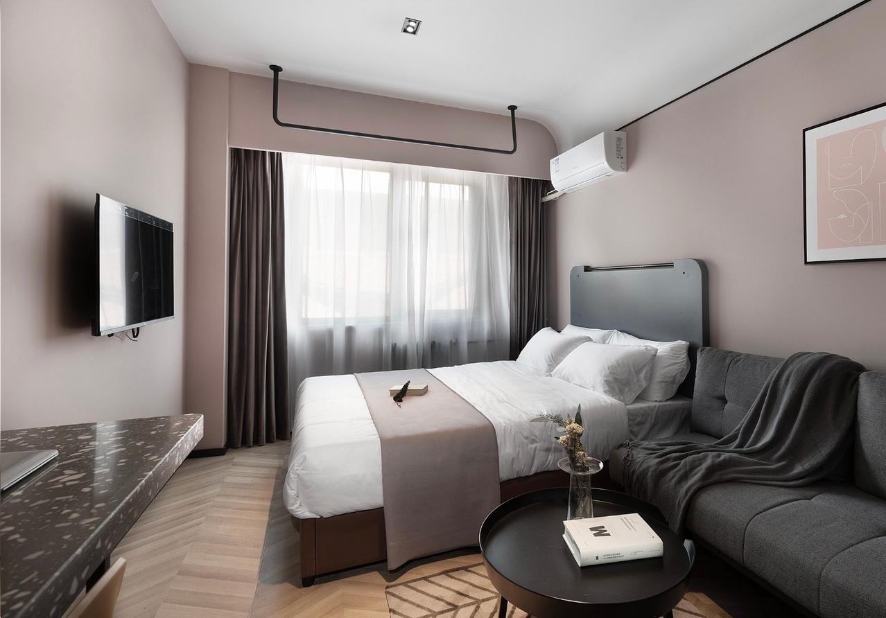 Case study of a boutique art theme hotel