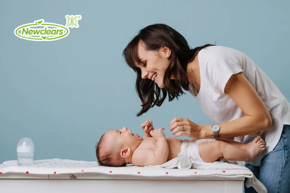 Change-baby-diapers.webp