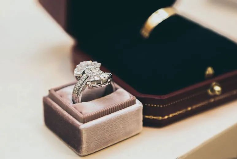 Improving brand image can start with jewelry packaging design