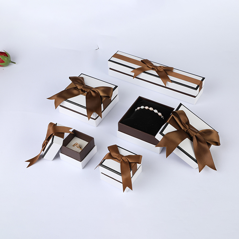 PP7  Exquisite black and white two-tone jewelry box with ribbon bow