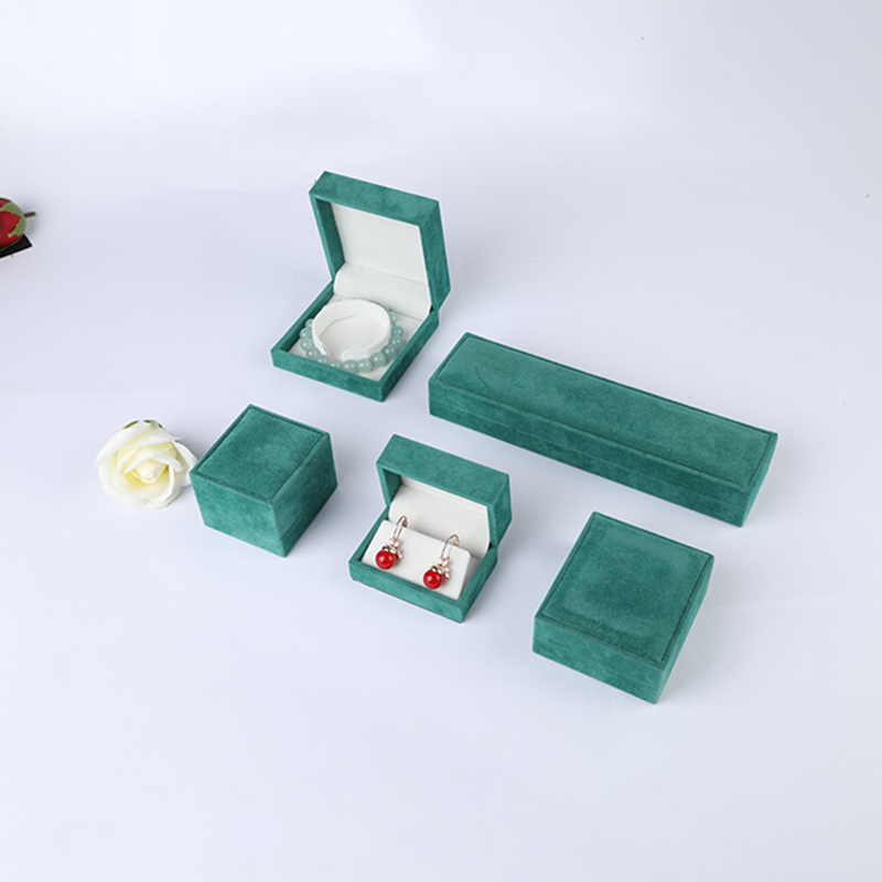 PL5  Classic green flannelette jewelry box