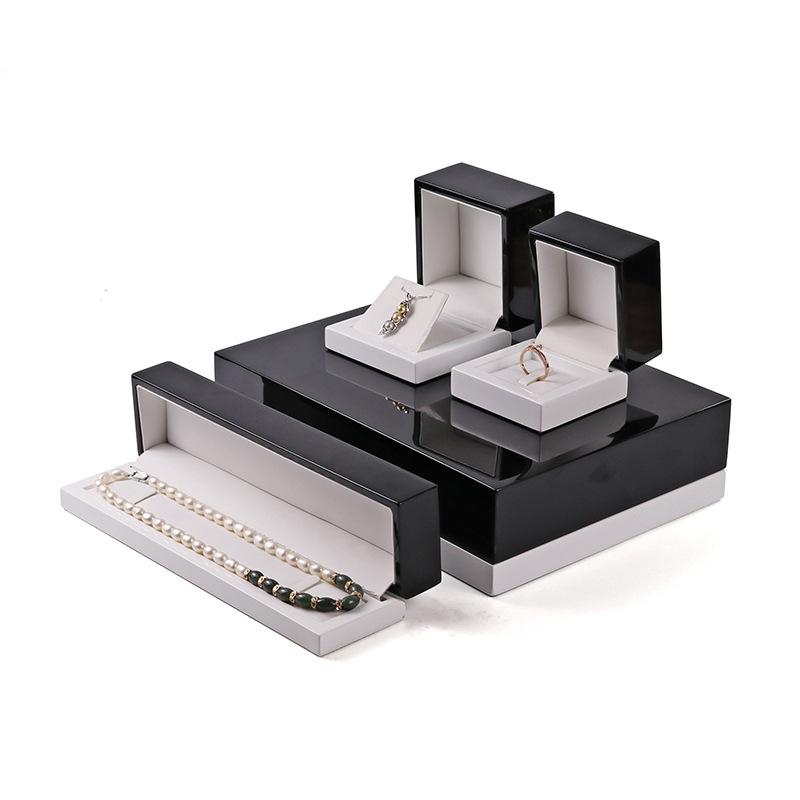 XY0053 Simple black and white two-color high-gloss paint box Jewelry clock storage box