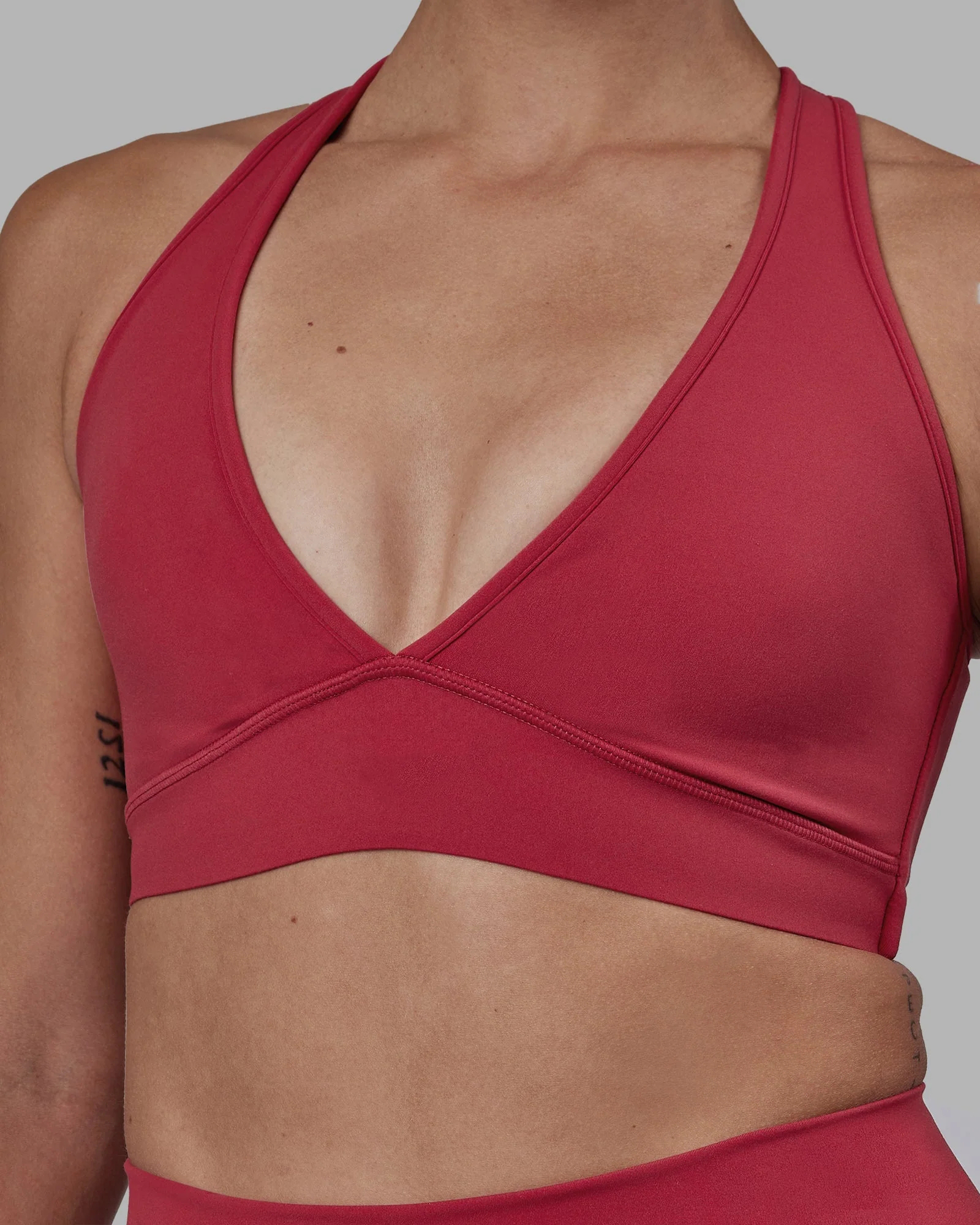 Soutien-gorge de sport à col en V et dos croisé