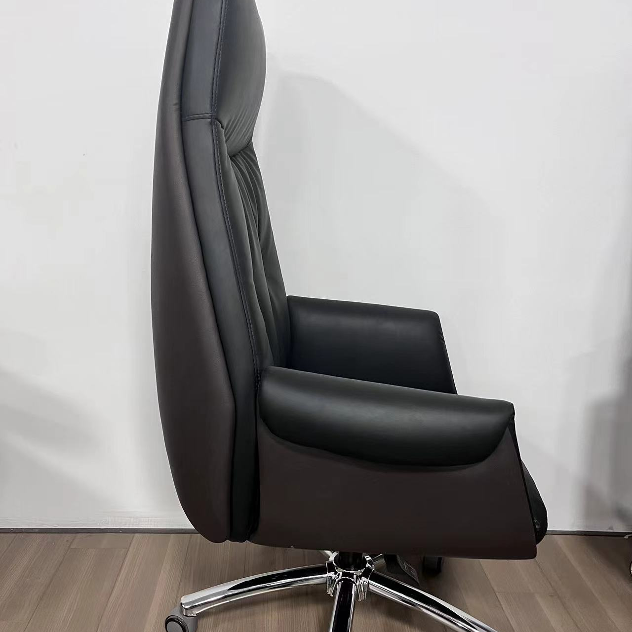 Представляем новое офисное кресло Executive Chair008-product
