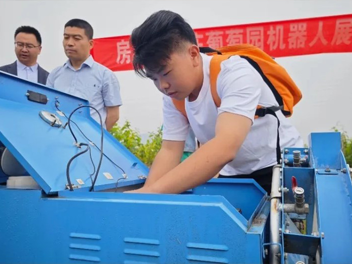 The Robot Training Event For Vineyards In Fangshan District Was Successfully Held At The Annual Wineryzna
