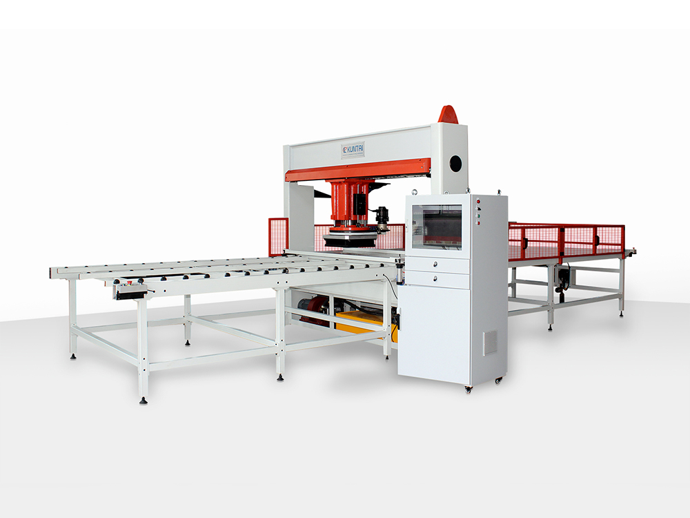 Automatic hydraulic cutting machine -sliding type feeding table for sheet materials