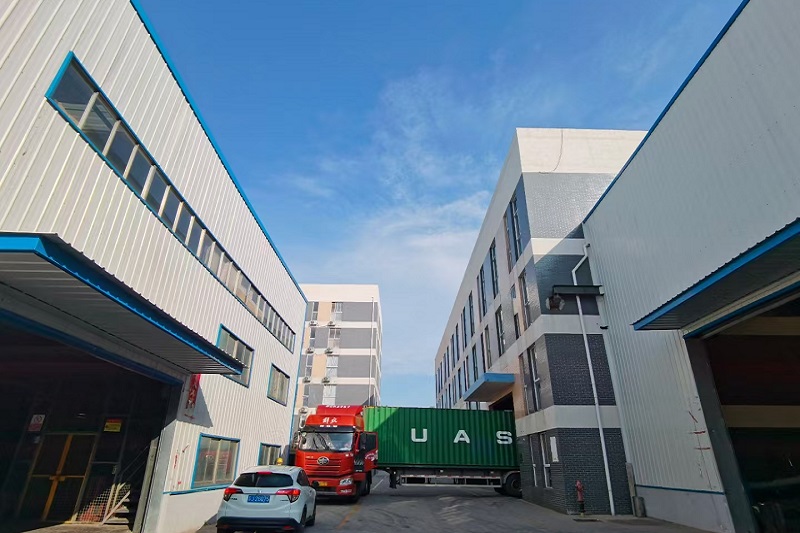 KUNTAI Conveyor Belt Type Hydraulic Cutting Machine Delivery to Turkey Market for Sandpaper Cutting