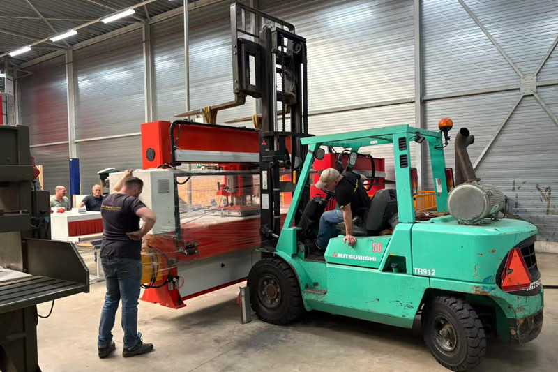 KUNTAI Travel Head Cutting Machine Sucessfully Delivery to Netherlands