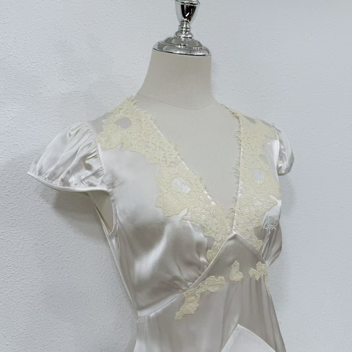 Luxury Silk Cocktail Dress with Lace Detailing Wedding Guest & Special Occasion Dress OEMODM (3).jpg