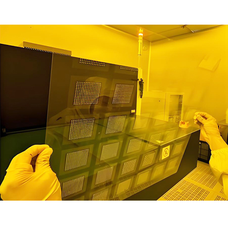 Baknormoj por Duonkonduktaĵaj Vitraj Substratoj