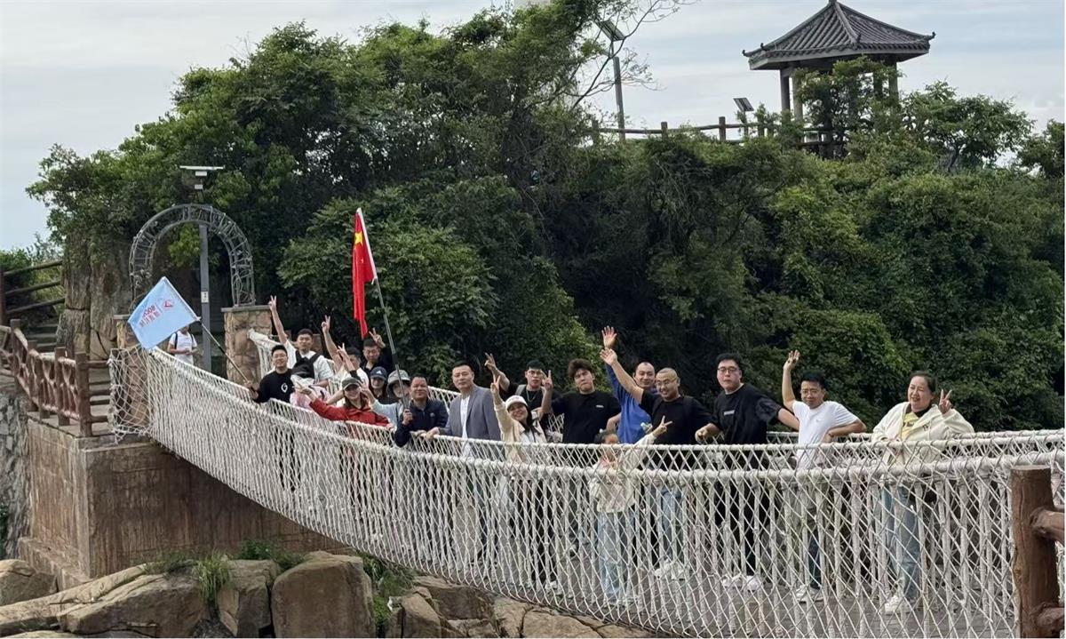 Unity of Heart, Journey Together – Our Company Successfully Held "Pre-May Day" Themed Hiking Team Building Event