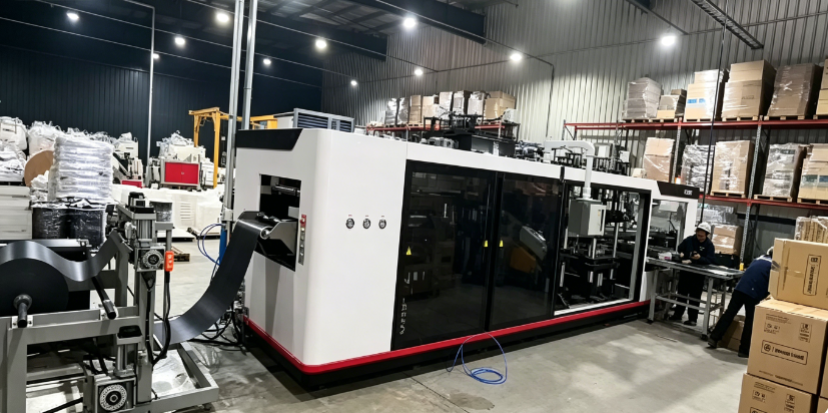 Máquina de termoformagem implantada com sucesso em fábrica no exterior; lançamento operacional demonstra fortes capacidades de manufatura inteligente.