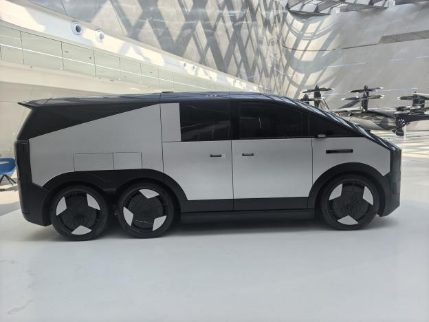 xpeng-x3-flying-car-pre-1