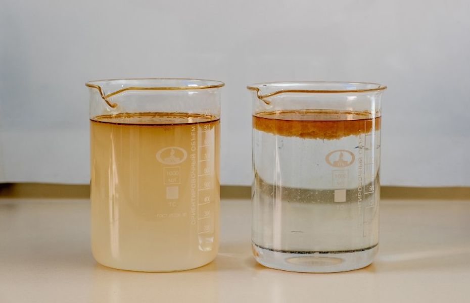H2S scavenger Triazine-Based 120 soluble and dispersible
