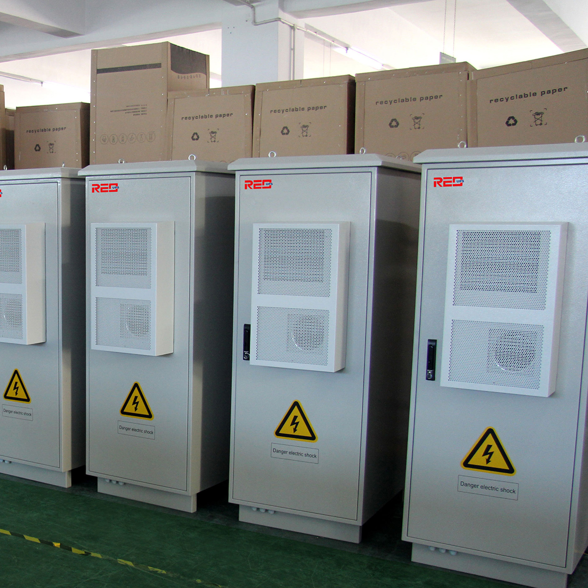 High-Performance Outdoor UPS for Traffic Lights