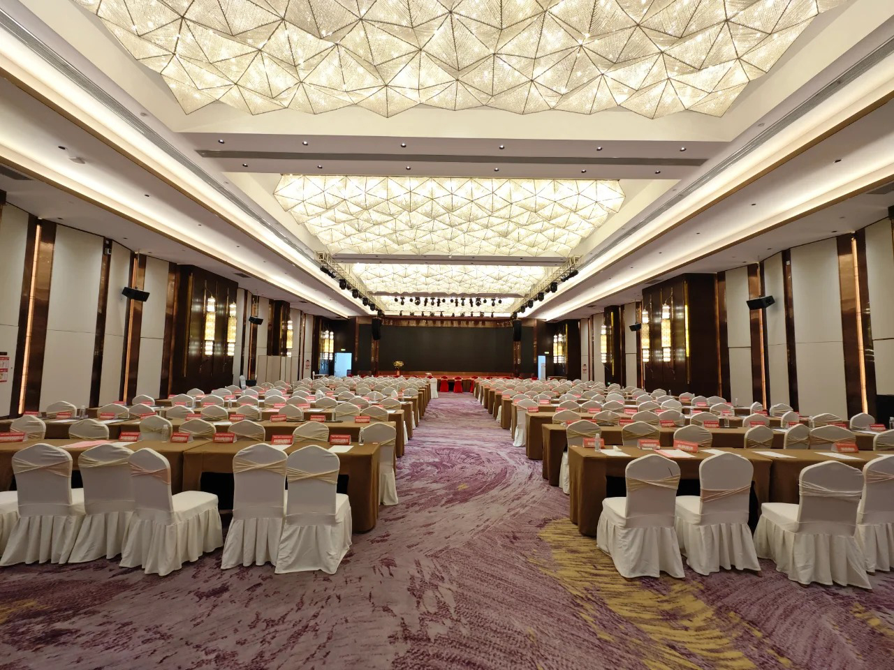 Example of Stage Lighting Banquet Hall (2)