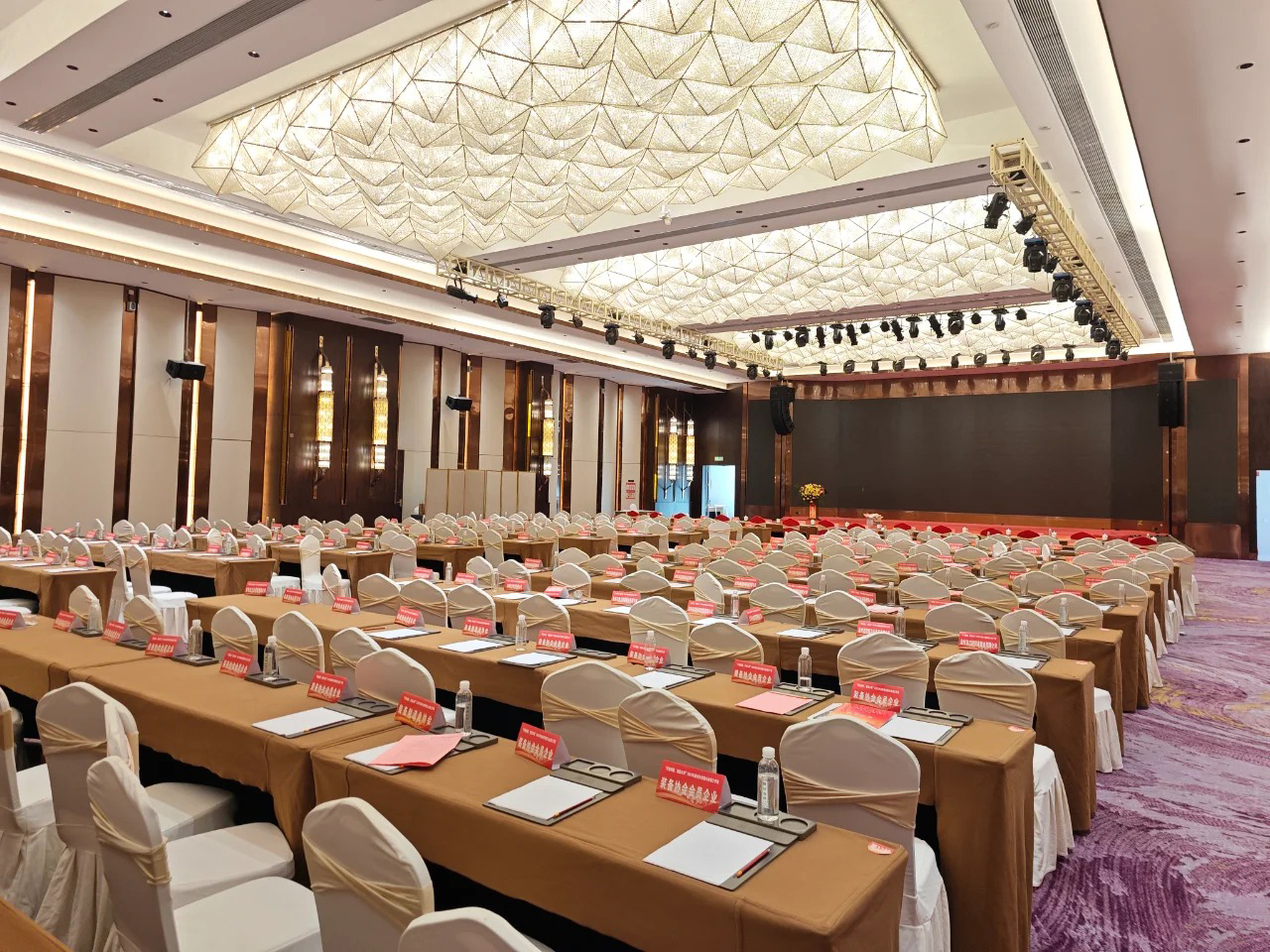 Example of Stage Lighting Banquet Hall (3)