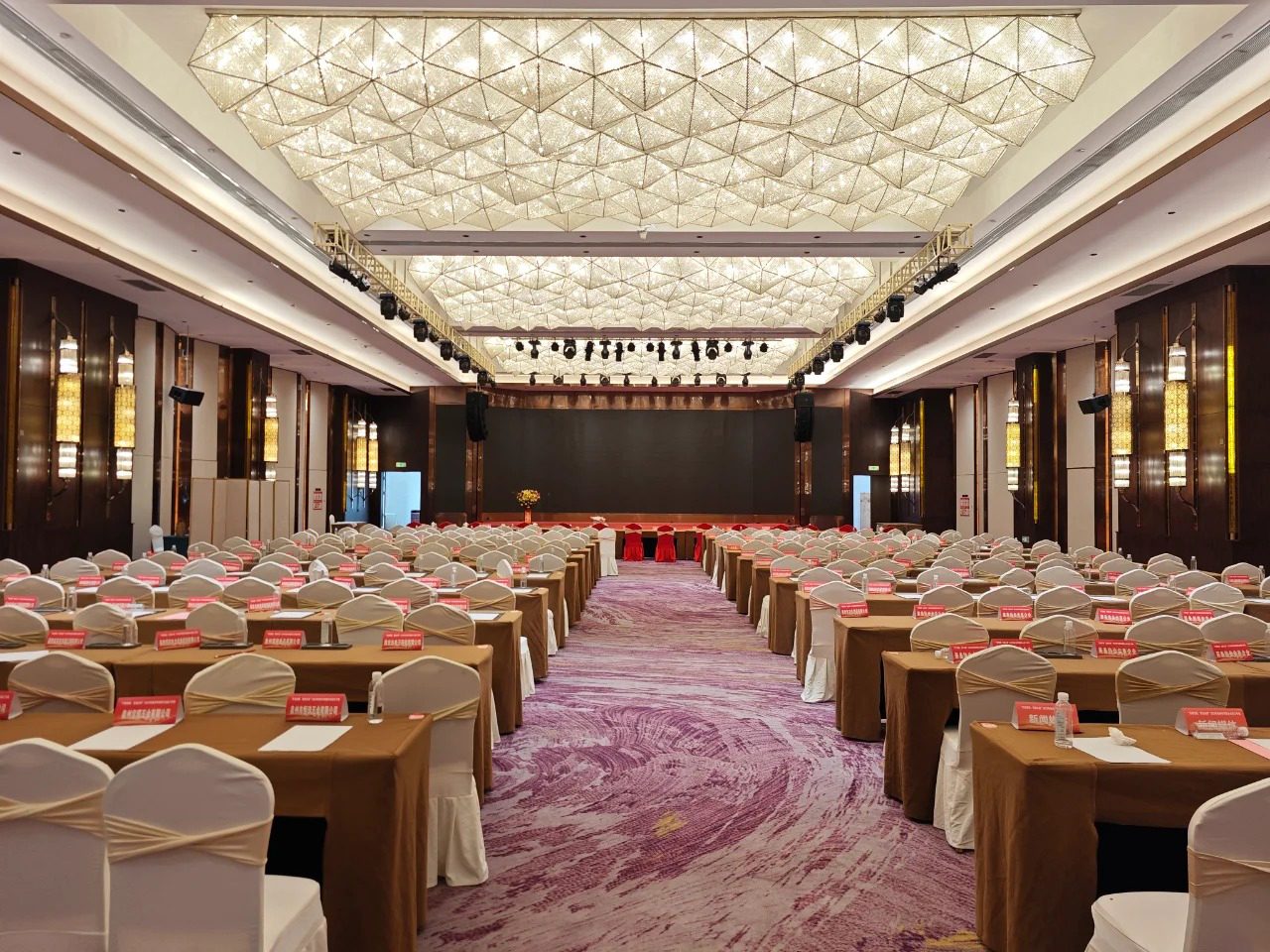 Example of Stage Lighting Banquet Hall (4)