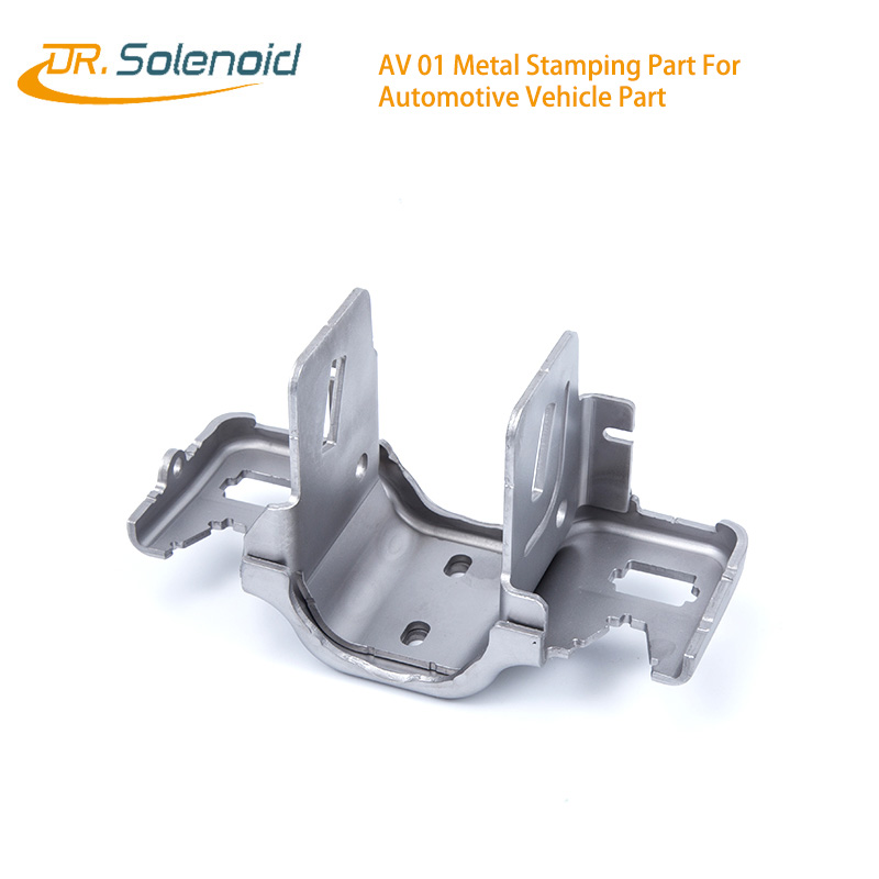 AV 01 Pièce d'emboutissage métallique pour véhicule automobile, partie 1
