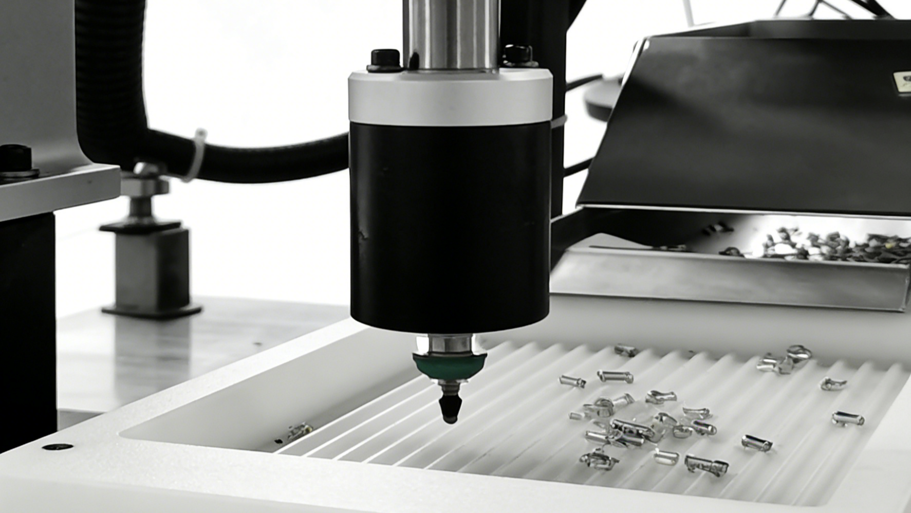 Visual loading and unloading tray robot