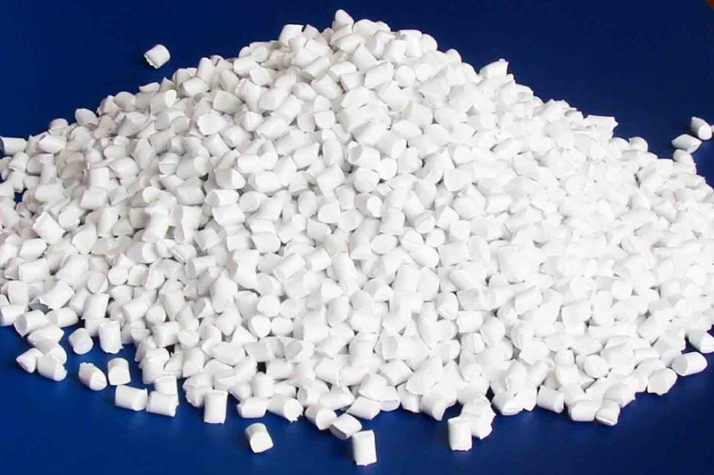 Why is masterbatch indispensable for the coloring of plastic products?