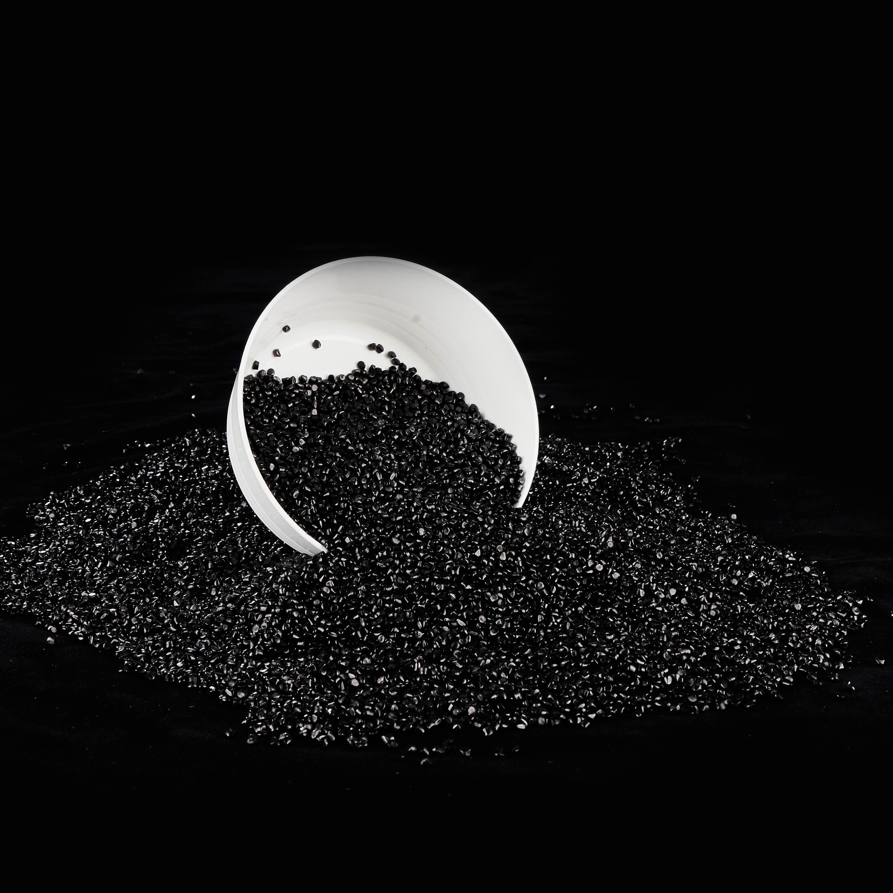 MZB PE 5426 is a carbon black masterbatch for applications such as extrusion and injection molding.