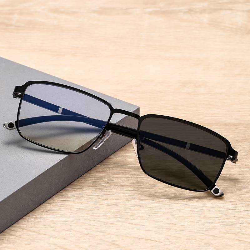 Blue Light Blocking Glasses Photochromic Non-Prescription Eyeglasses Clear Lens for Women Men UV Filter Computer Gaming Glasses (5).jpg