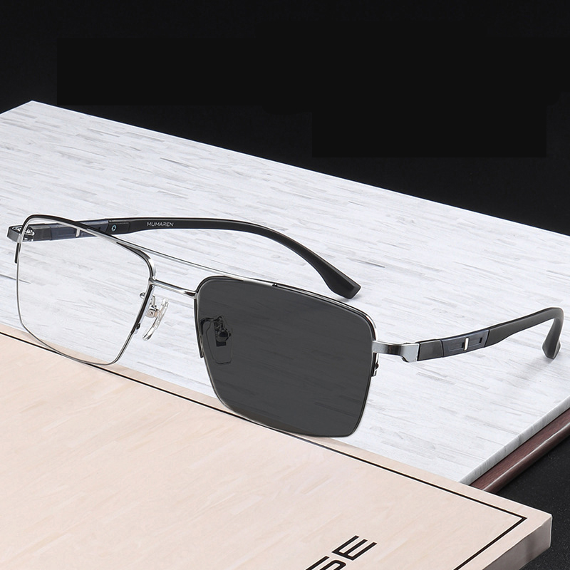 Kính mắt chất lượng cao bán buôn Khung kính Titanium quang sắc chống ánh sáng xanh đa tiêu cự kính đọc sách cho nam