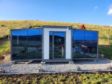 HUASHA 20ft Expandable House with Full-Height Mirror Glass Wings