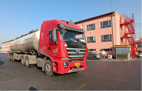 Saic Hongyan Gas heavy truck helps users everywhere win in the start season (10)l0m