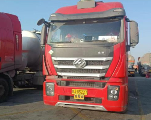 Saic Hongyan Gas heavy truck helps users everywhere win in the start season (11)zjo