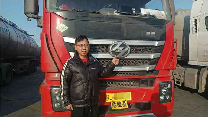 Saic Hongyan Gas heavy truck helps users everywhere win in the start season (2)zum