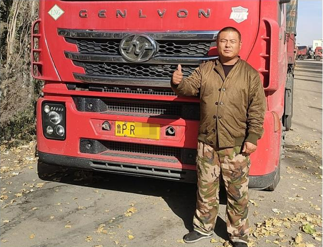 Saic Hongyan Gas heavy truck helps users everywhere win in the start season (4)cqf
