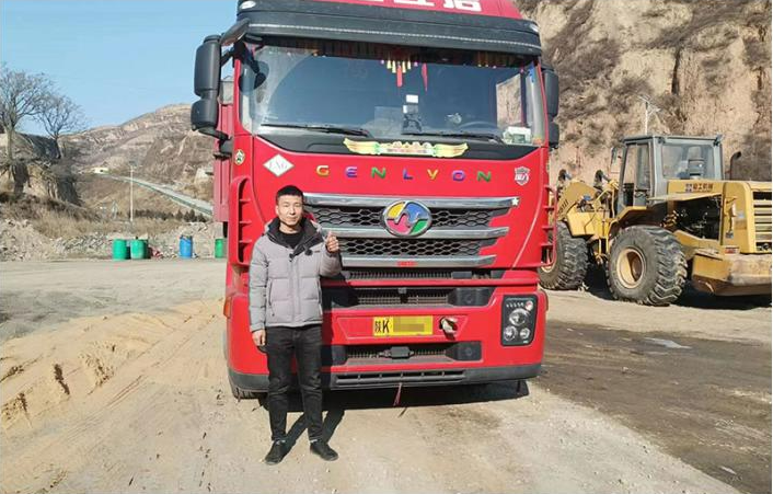 Saic Hongyan Gas heavy truck helps users everywhere win in the start season (6)his
