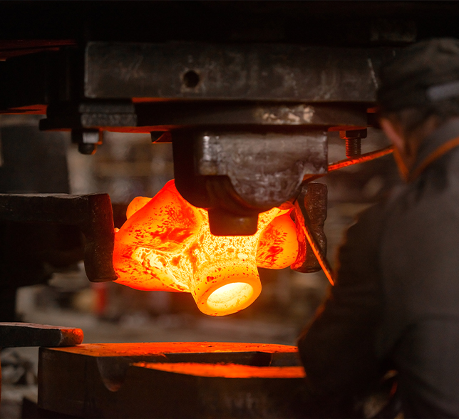 Zrozumienie typowych problemów z kondensatorami chłodzonymi wodą w zastosowaniach związanych z ogrzewaniem indukcyjnym