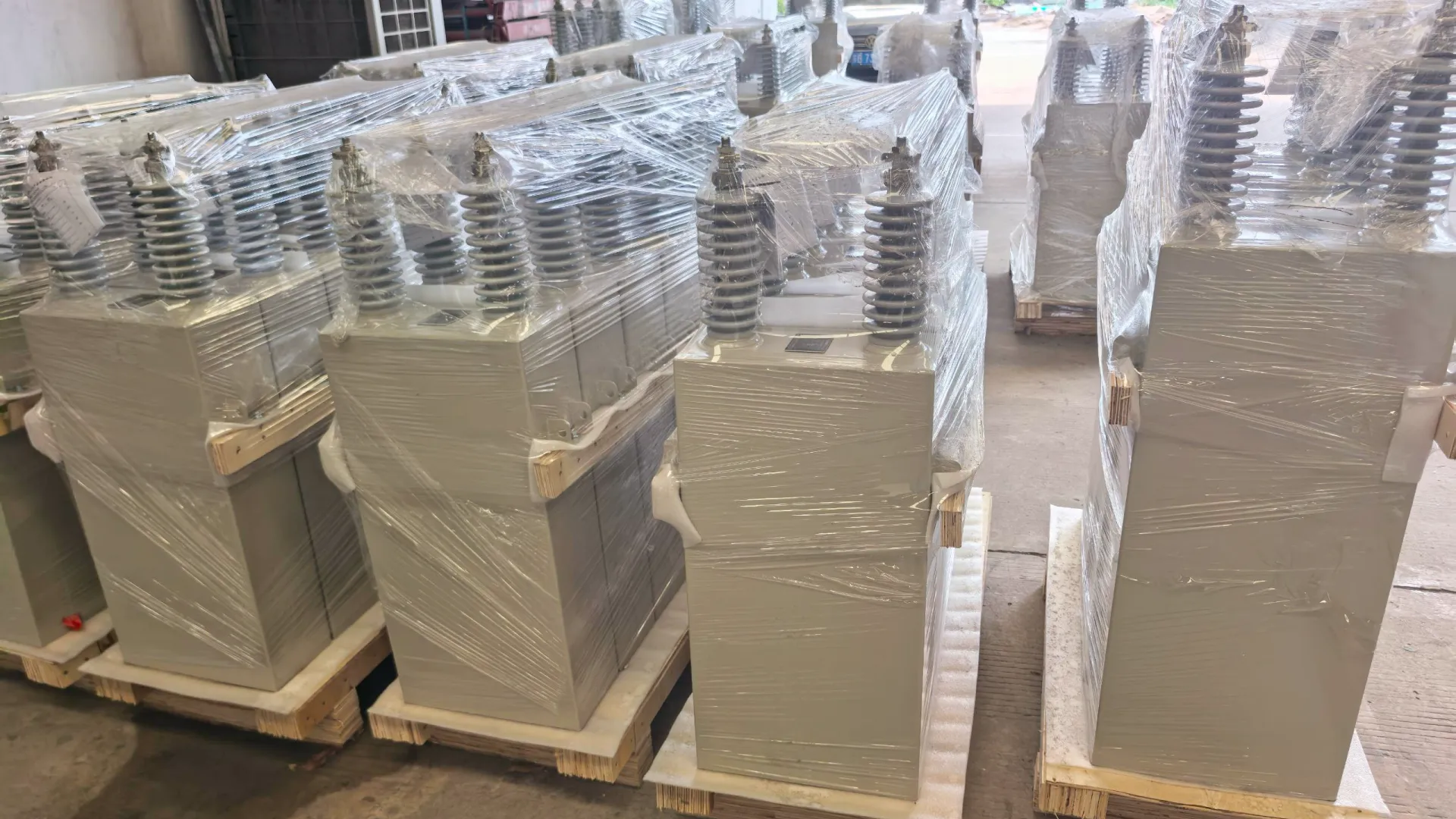 Die keuse van u kragkondensatoreenhede met interne of eksterne sekerings